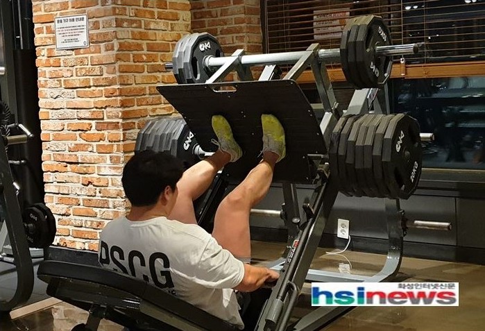 /user/s/stronggym/editor/1902/71245e05cdc8c0d39a9d590d507b69b8_1550131255_2235.JPG 이미지크게보기