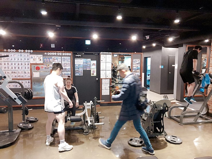 /user/s/stronggym/editor/1905/de0c15cc4b1e66c4f5b76dd25b902519_1558935013_2348.jpg 이미지크게보기